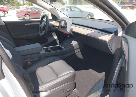 2025 Tesla Model Y Long Range Dual Motor All-Wheel Drive from USA, damaged, VIN 7SAYGDEE4SF261567